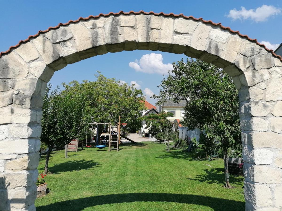 Gaestehaus Anita Breitenbrunn am Neusiedler See Exterior foto